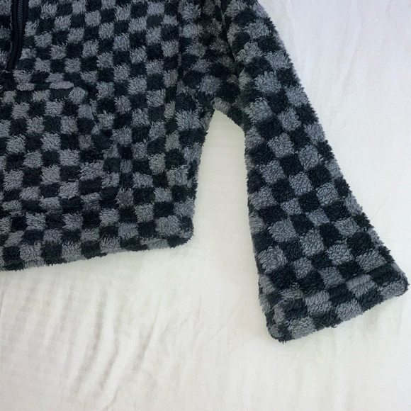 No Boundaries medium checkered black gray cropped Fleece Pullover - Picture 6 of 16
